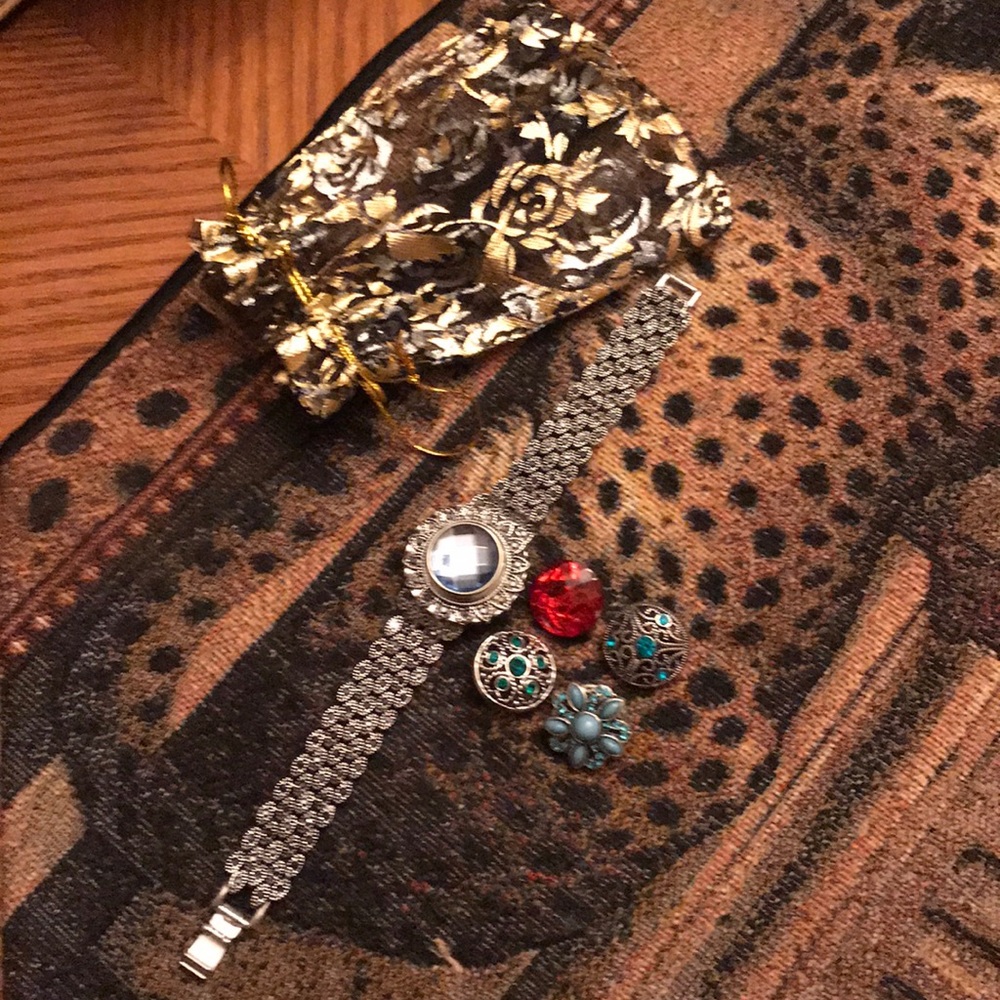 🎁🥂Crystal Snap On Bracelet
